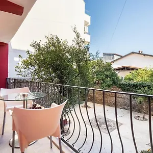  Apartment Fascinating Flat Near Hadrians Gate