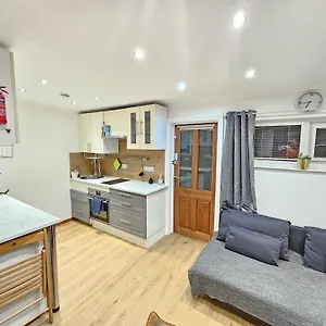  Apartment Apartment, Tv, Wifi Kitchen Parking, Wembley Elizabeth Line United Kingdom